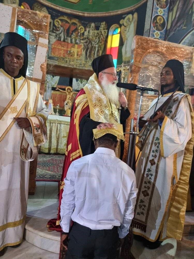 Κουρά μοναχού στην Ι.Μ. Οσίου Αθανασίου του Αθωνίτου, στην Κινσάσα της Λ.Δ. Κονγκό