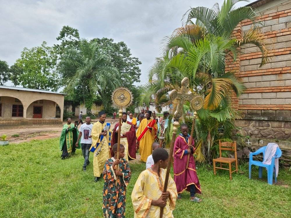 Δεκάδες νεοφώτιστοι σε ενορίες της Κινσάσας στη Λαϊκή Δημοκρατία του Κονγκό