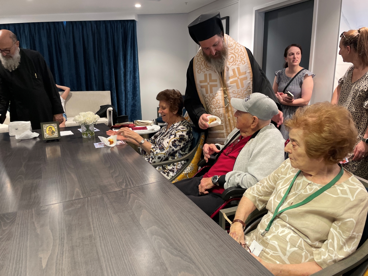 Ευλογία και κοπή Βασιλόπιτας σε δύο μονάδες φροντίδας ηλικιωμένων στην Πέρθη