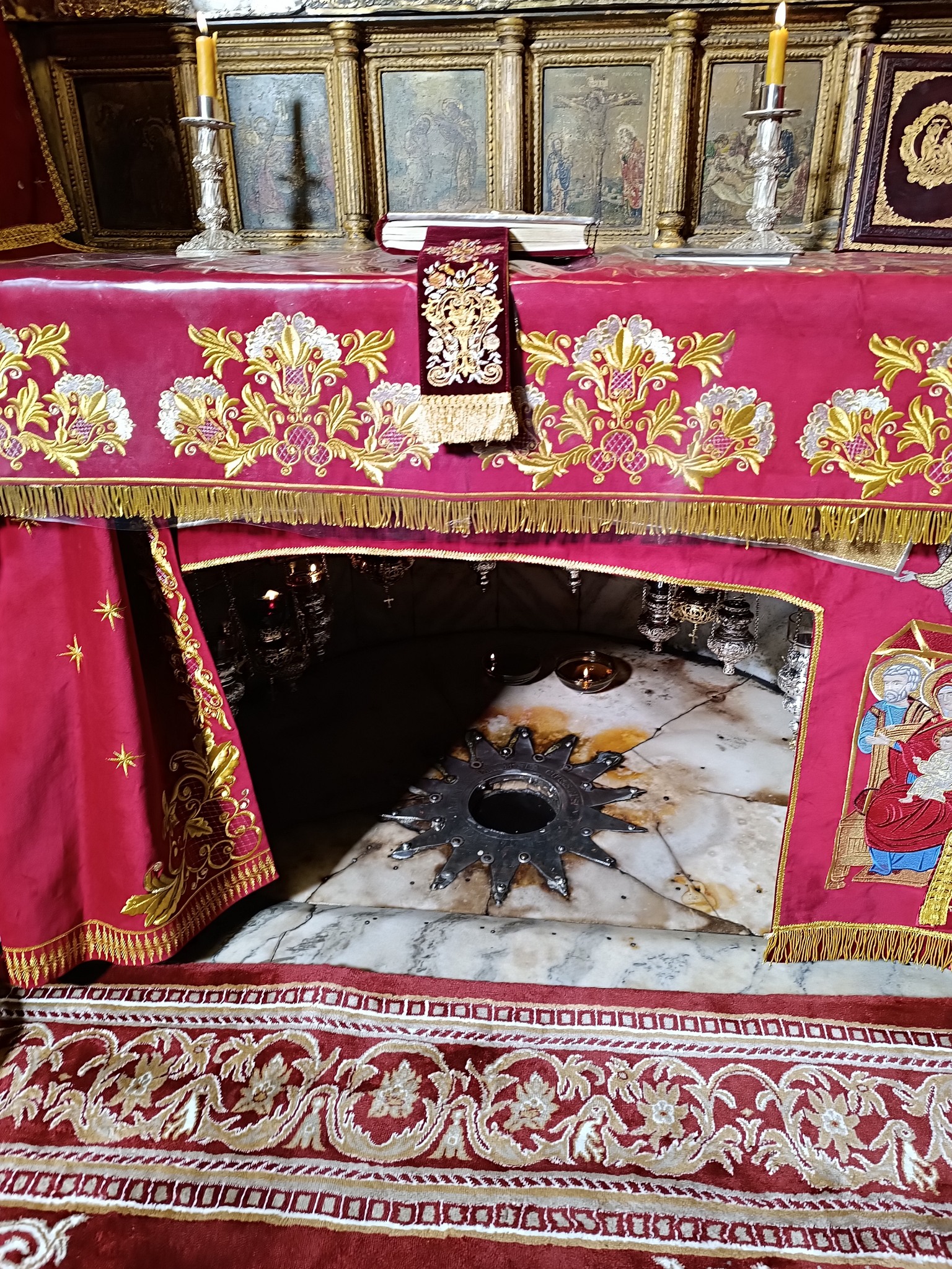 Βηθλεέμ: Η εορτή των Χριστουγέννων στη Βασιλική της Γεννήσεως και στο Θεοδέγμον Σπήλαιο