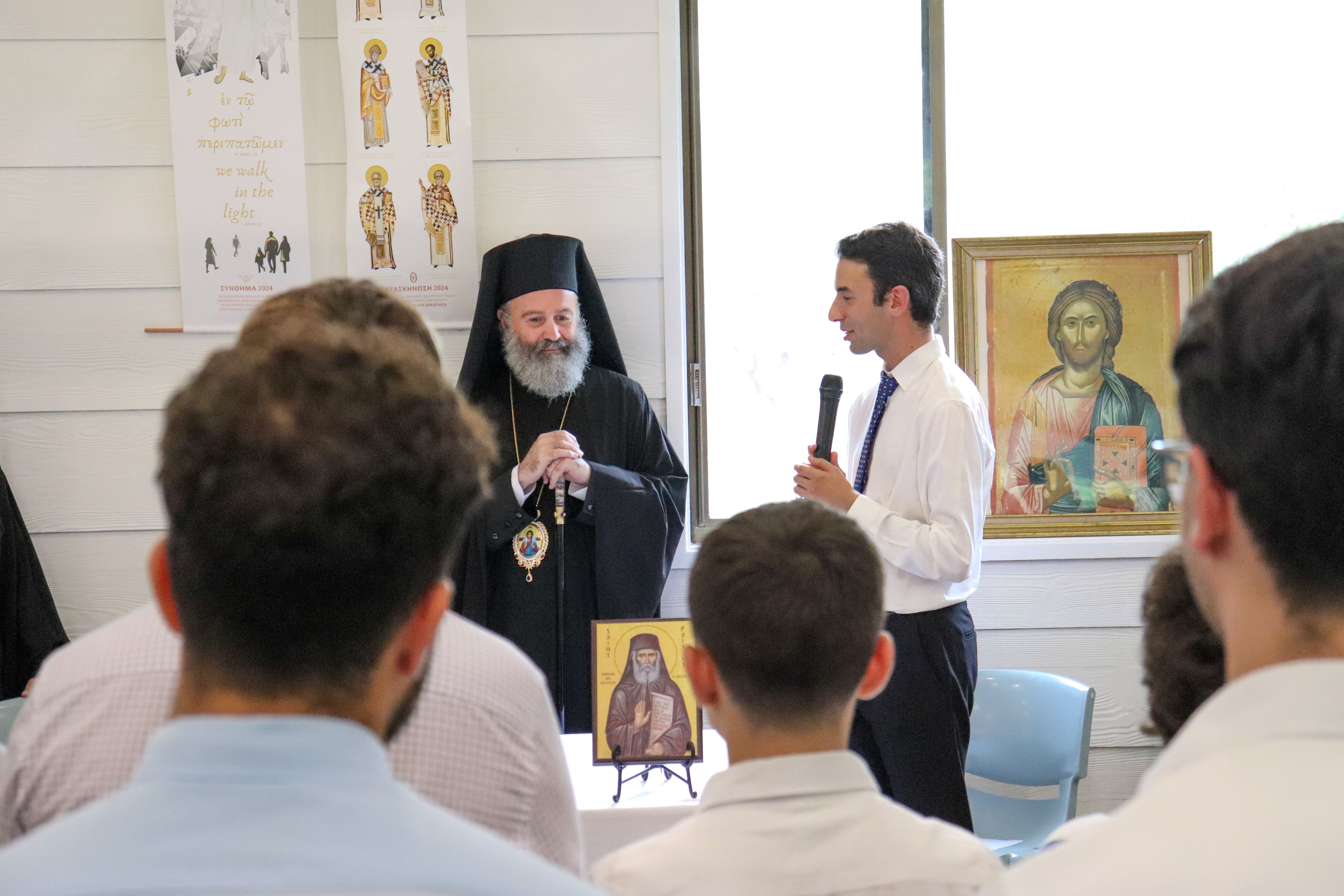 Ο Αρχιεπίσκοπος Αυστραλίας επισκέφθηκε την κατασκήνωση αγοριών της Χριστιανικής Ενώσεως